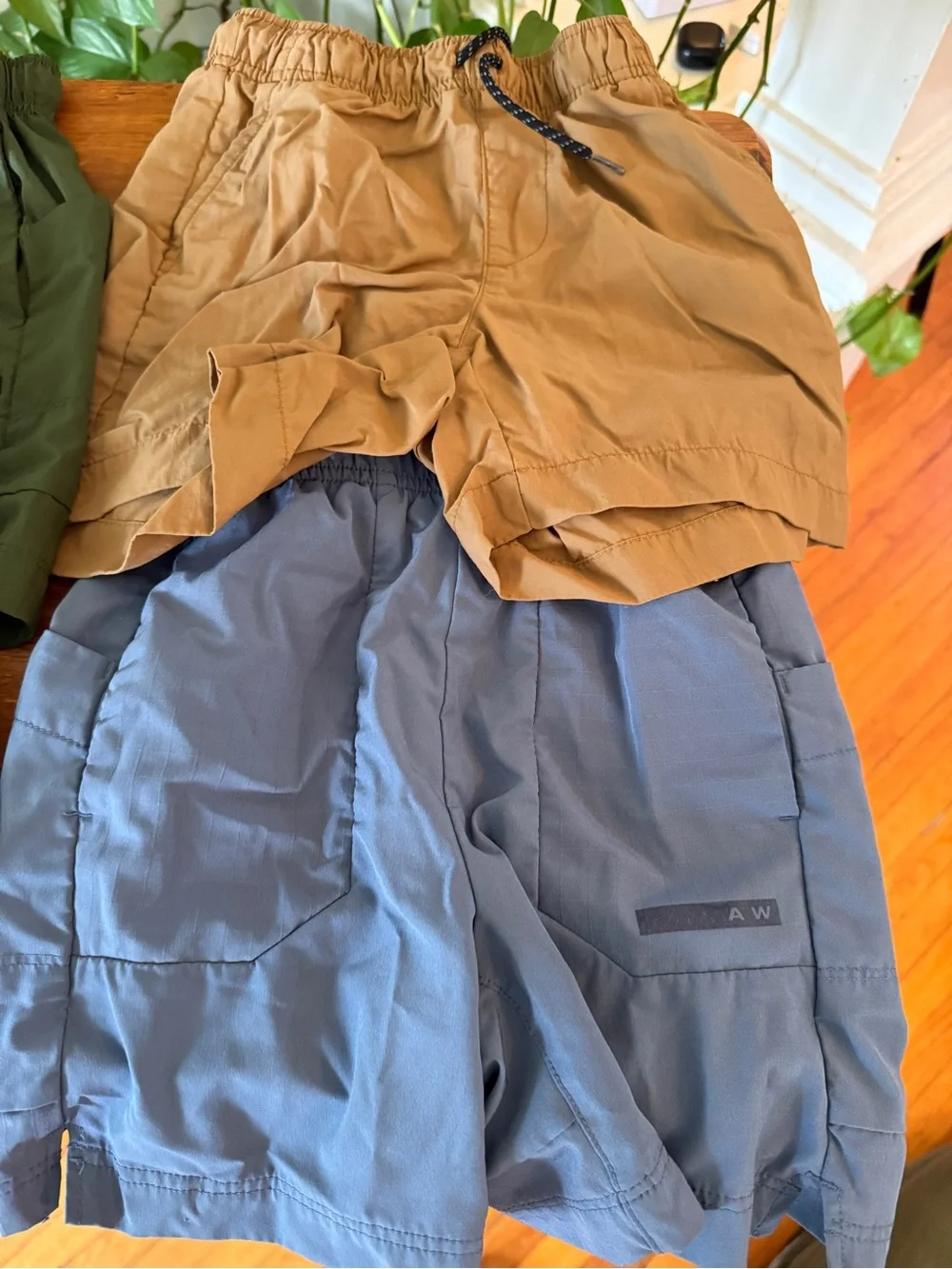 Old Navy Kids Shorts — Green, Dark Green, Tan, Blue size S (6-7) (4 pair)
